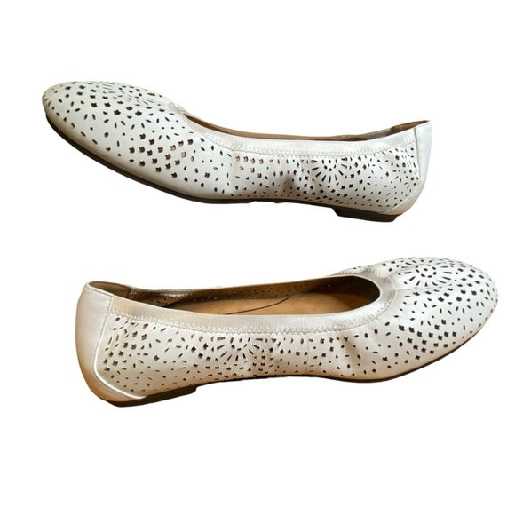 Vionic Robyn White Leather Perforated Ballet Clean girl Flats Women’s Size 9.5 - Picture 6 of 10